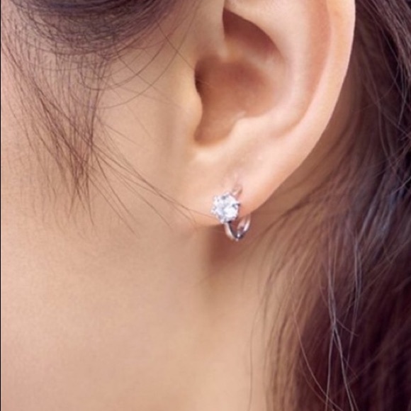 NWOT round classic sterling silver earrings - Picture 3 of 3